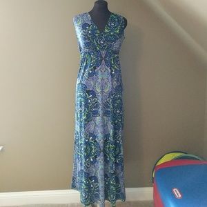 EUC Maxi dress size small